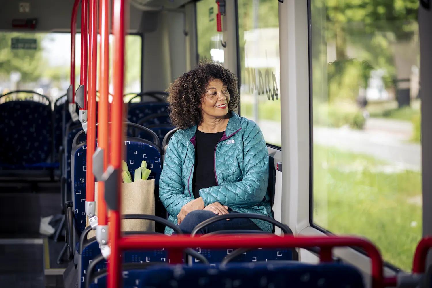 Ontdek reizen met de bus met glimble zelf. Combineer je busreis met ander OV en deelvervoer.
