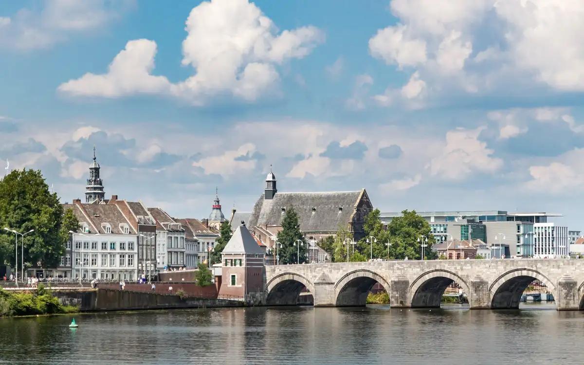 Swipe door heel Limburg, bijvoorbeeld Maastricht.